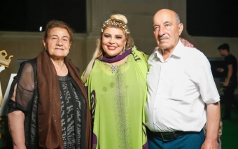 Mətanət ata və anası ilə şəklini yaydı - <span style="color:red;">FOTOLENT 