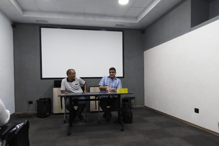 İran yazıçısı ilə Bakıda görüş keçirilib 