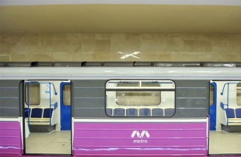 Metroda qatarlar boşaldıldı - SƏBƏB