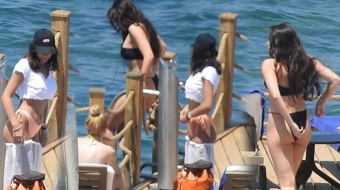 Məşhur müğənninin qızları tətildə - FOTOSESSİYA