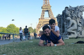 Aparıcı Zaur oğlu ilə istirahətdə - <span style="color:red;">FOTO 