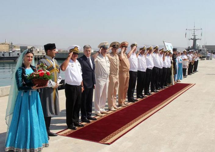 Rusiya hərbi gəmiləri Bakıda