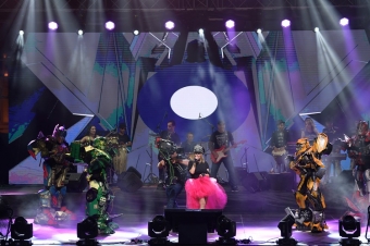 Heydər Əliyev Mərkəzinin parkında Xalq artisti Aygün Kazımovanın konserti olub - FOTOLENT