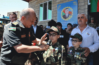 Şəhid Aqil Omarovun ailəsinə “Şücaətə görə” medalı təqdim edildi - FOTO