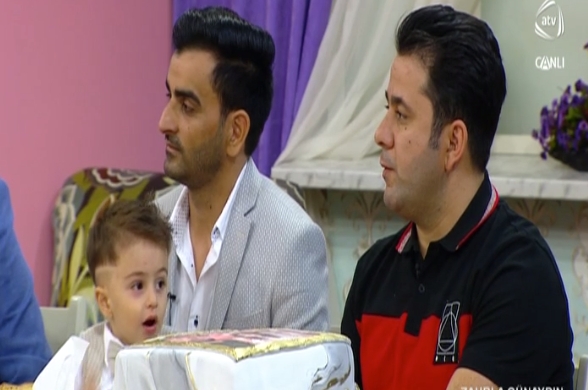 Azərbaycanlı müğənni ilk dəfə oğlu ilə efirə çıxdı