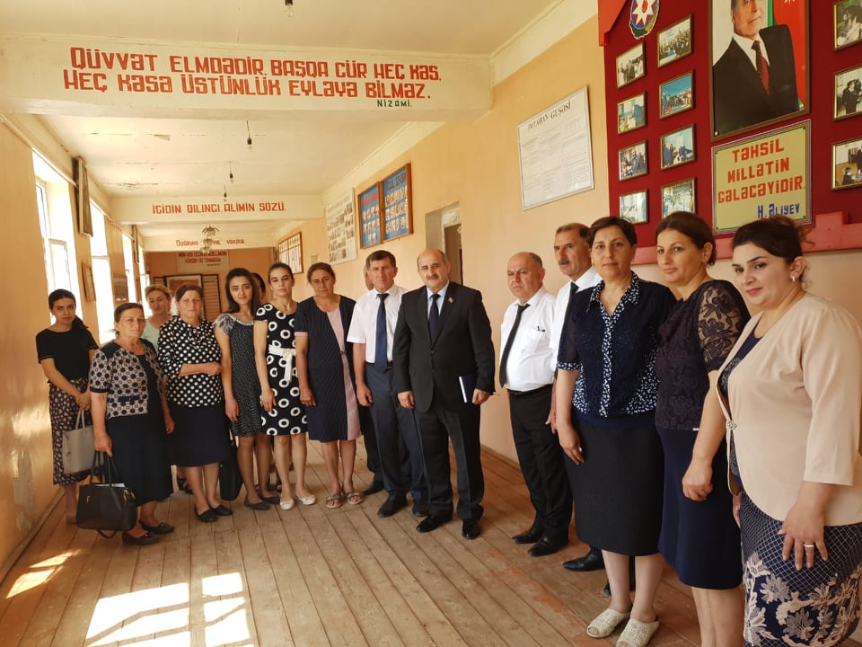 Deputat seçicilərin problemlərini dinlədi