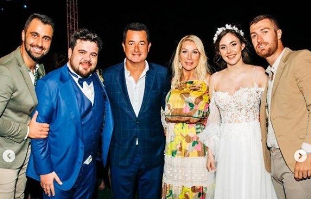 Acundan yeni gəlinə yüz minlik hədiyyə