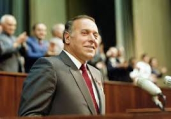 "Müasir gəncliyin mənəvi inkişafının başlanğıc tarixi - <span style="color:red;">Milli Qurtuluş Günü "