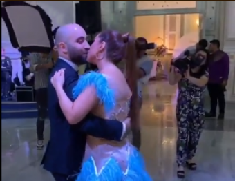 Xatirə İslam əri ilə <span style="color:red;">DODAQ-DODAĞA  - VİDEO