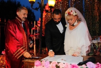 Zerrin Özərin evləndiyi şəxs fırıldaqçı çıxdı