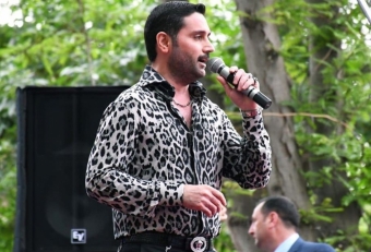 "Soyunanlara, tərbiyəsizlik edənlərə baxın" - <span style="color:red;">İzzət özündən çıxdı 