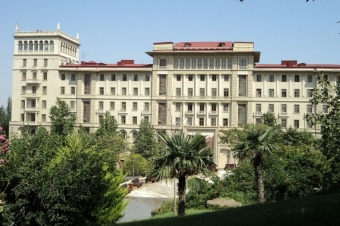 Vergi orqanlarında çalışan fəhlə və bağbanın maaşı 9 manat artırılıb