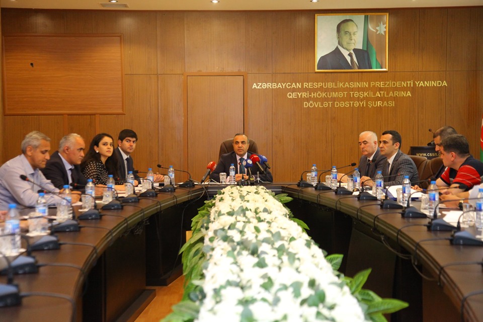 Azay Quliyev: "Bəzi QHT-lər şantaj işi ilə məşğuldur”