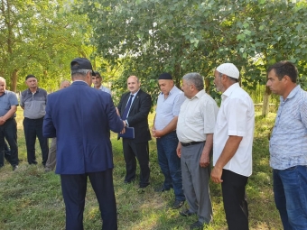 Çingiz Qənizadə seçicilərin problemlərini dinləyib