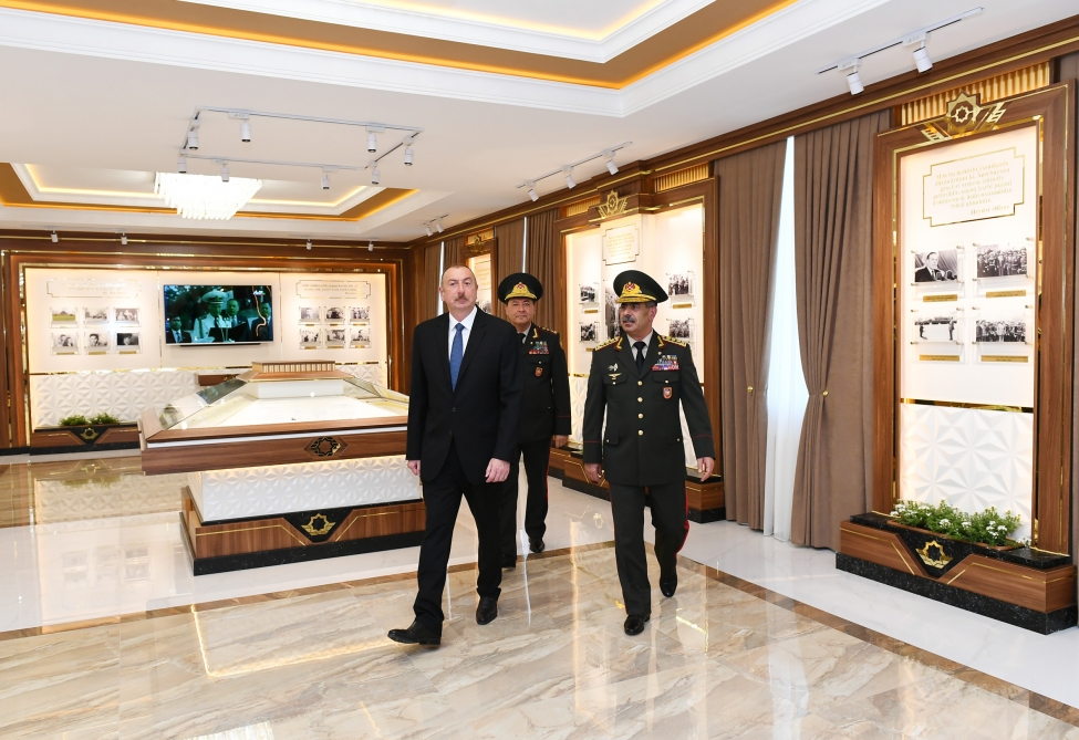 Prezident: "Bu gün Azərbaycan Ordusu öz gücünü göstərir və göstərməlidir" - <span style="color:red;">FOTOLENT  - <span style="color:red;">YENİLƏNİB 