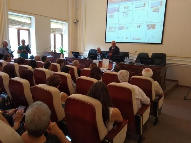 "100 yaşlı "Azərbaycan" kitabının təqdimatı keçirildi