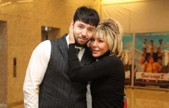 <b>Brilliantın biznesmen oğlunun <span style="color:red;">YARIÇILPAQ  şəkli yayıldı </b>