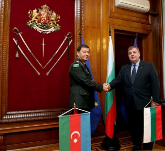 <b>Nəcməddin Sadıkov Bolqarıstanın müdafiə naziri ilə görüşüb - <span style="color:red;">FOTO </b>