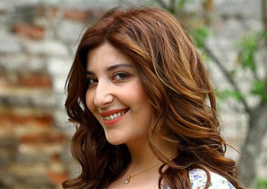 Aktrisa qalada pilləkənlərdən yıxıldı