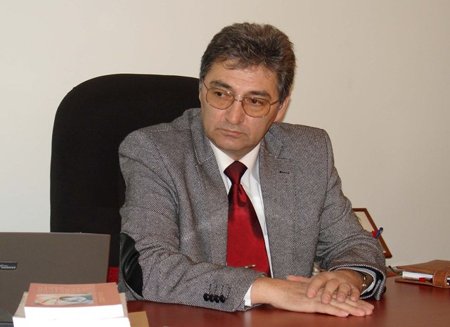 <b>Akif Əli <span style="color:red;">İŞDƏN ÇIXARILDI </b>