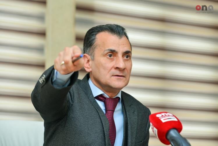 <b>"Mən onlarla mübarizə aparıram..." -<span style="color:red;"> Mirşahin Ağayev </b>