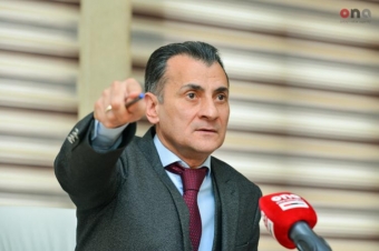 <b>"Mən onlarla mübarizə aparıram..." -<span style="color:red;"> Mirşahin Ağayev </b>
