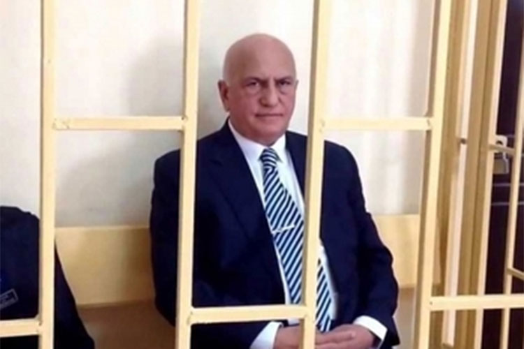 <b>Sabiq səhiyyə naziri Əli İnsanov əfv edildi</b>