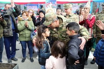 Zakir Həsənov əsgərlərlə birlikdə bayram etdi - FOTO - VİDEO