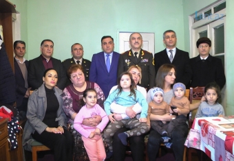 Səfərbərlik Xidmətindən BÖYÜK AKSİYA: şəhid evlərinə bayram qonağı - FOTOLAR