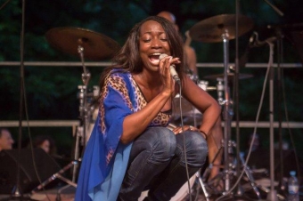 Məşhur müğənni İslamı qəbul etdi - FOTOLENT