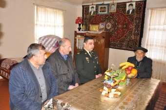 Şəhid ailələrinə bayram sovqatı getdi - FOTO