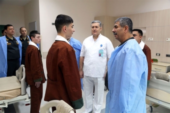 Zakir Həsənov Novruz bayramı münasibətilə hərbi hospitalda oldu - <span style="color:red;">FOTOLENT 