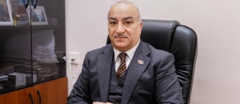 [b]Deputat yaşadığı binanın əxlaqsızlıq yuvasına çevrilməsindən şikayətləndi[/b]