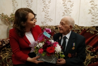 AzTV əməkdaşları müharibə veteranlarını belə təbrik etdi - FOTOLAR