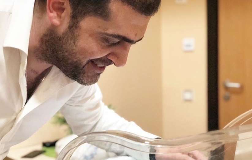 [b]Müğənnimiz yeni doğulan oğlunun şəklini paylaşdı [/b]