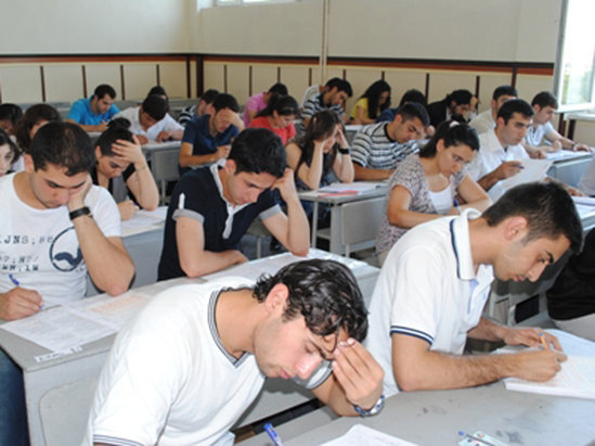 <b>Sabah 32 mindən çox abituriyent <span style="color:red;">İMTAHAN VERƏCƏK </b>
