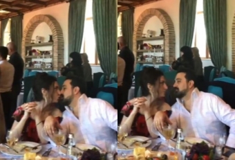 Elçinlə xanımı hamının içində öpüşdü - VİDEO