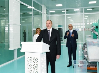 <b>Prezident şpris istehsalı zavodunun açılışında</b>