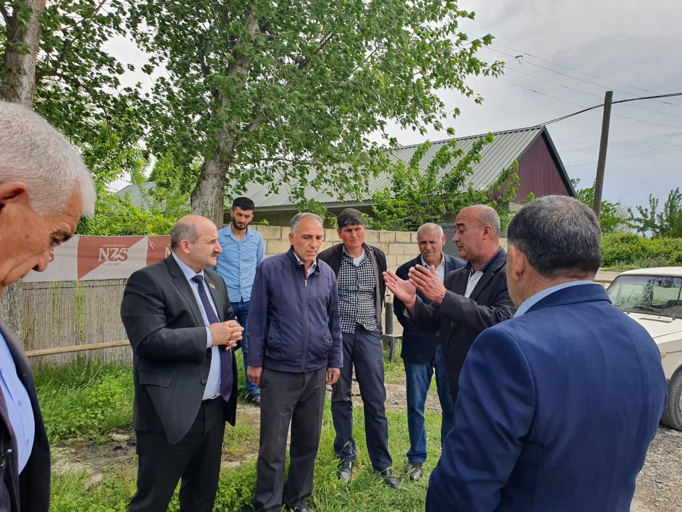 Deputat seçiciləri ilə görüşdü