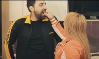 Azərbaycanlı müğənni xanımını klipinə çəkdi - <span style="color:red;">VİDEO 
