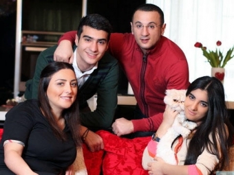 <b>Mədətovdan qızının soyadını dəyişməsinə münasibət: <span style="color:red;">"Dəyişə bilməz" </b> 