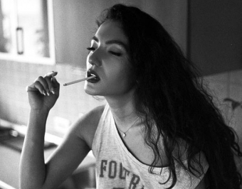 <b>Tanınmış xanım müğənnimizdən gənclərə ÇAĞIRIŞ  - <span style="color:red;">FOTOLAR</b> 