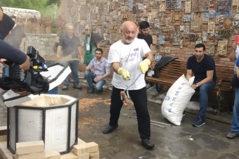 <b>Quranın Qədr sürəsi əks olunan <span style="color:red;">KERAMİKA  əsəri… -  <span style="color:red;">ŞƏKİ  Simpoziumundan <span style="color:red;">REPORTAJ  </b>