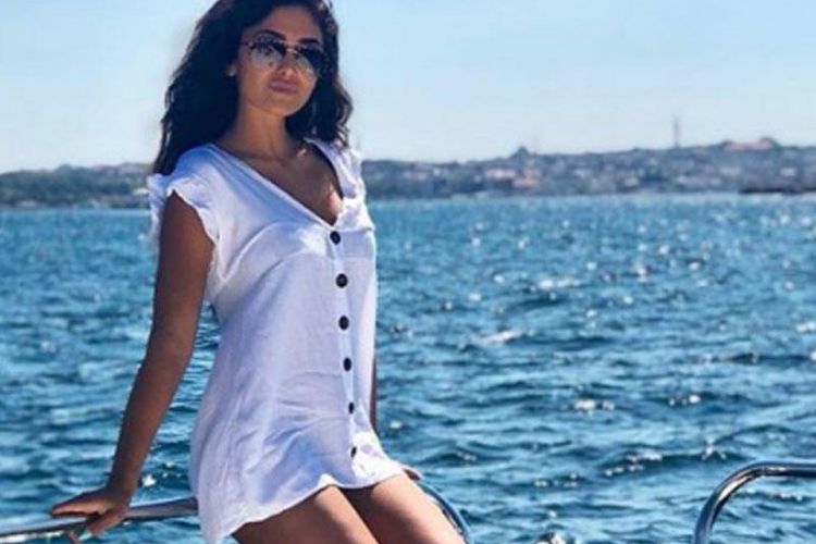 "Gözəgəlimliyəm, həssas yerimdən vururlar, amma sırtılmamışam" - VİDEO