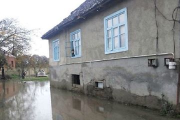 FHN Bakıda yağışdan zərər görənlərə kömək göstərdi