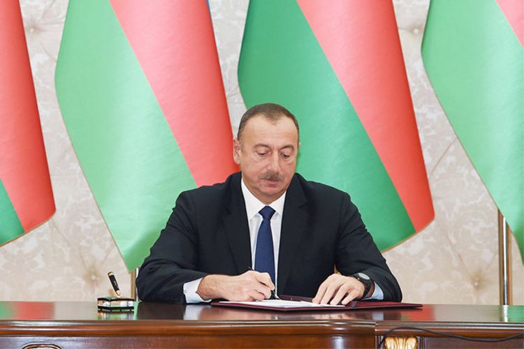 İlham Əliyev televiziya və radio işçilərinə fəxri adlar verdi - SƏRƏNCAM