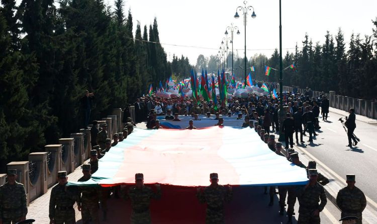 Quzanlıda Dövlət Bayrağı Günü münasibətilə yürüş - FOTOLENT - YENİLƏNİB