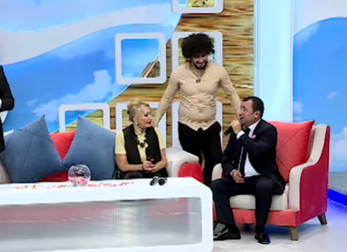 Əməkdar artistin bu formada müğam oxuması hamını HEYRƏTLƏNDİRDİ - VİDEO