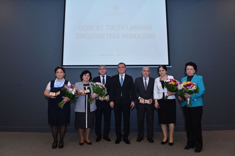 Təhsil işçilərinə mükafatları təqdim olundu
