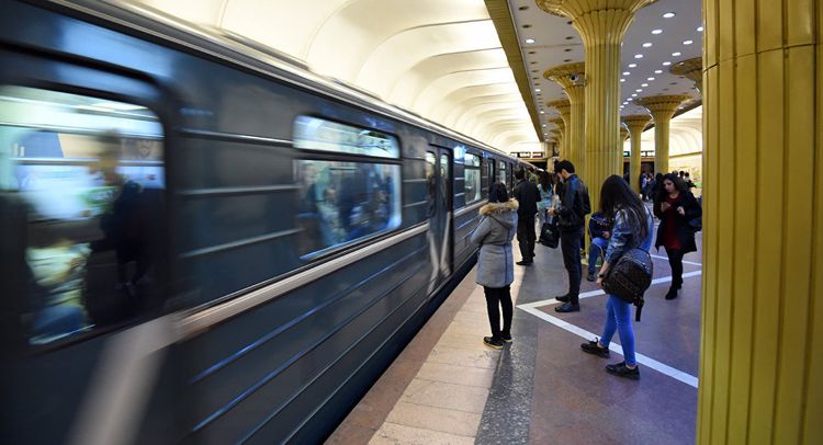 Bakı metrosunda sıxlıq yaranıb - SƏBƏB?
